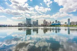 辽宁男篮主帅放话：钻石联赛四强战必胜纽约尼克斯，伊布冷笑回应(尤金钻石联赛在哪个国家)