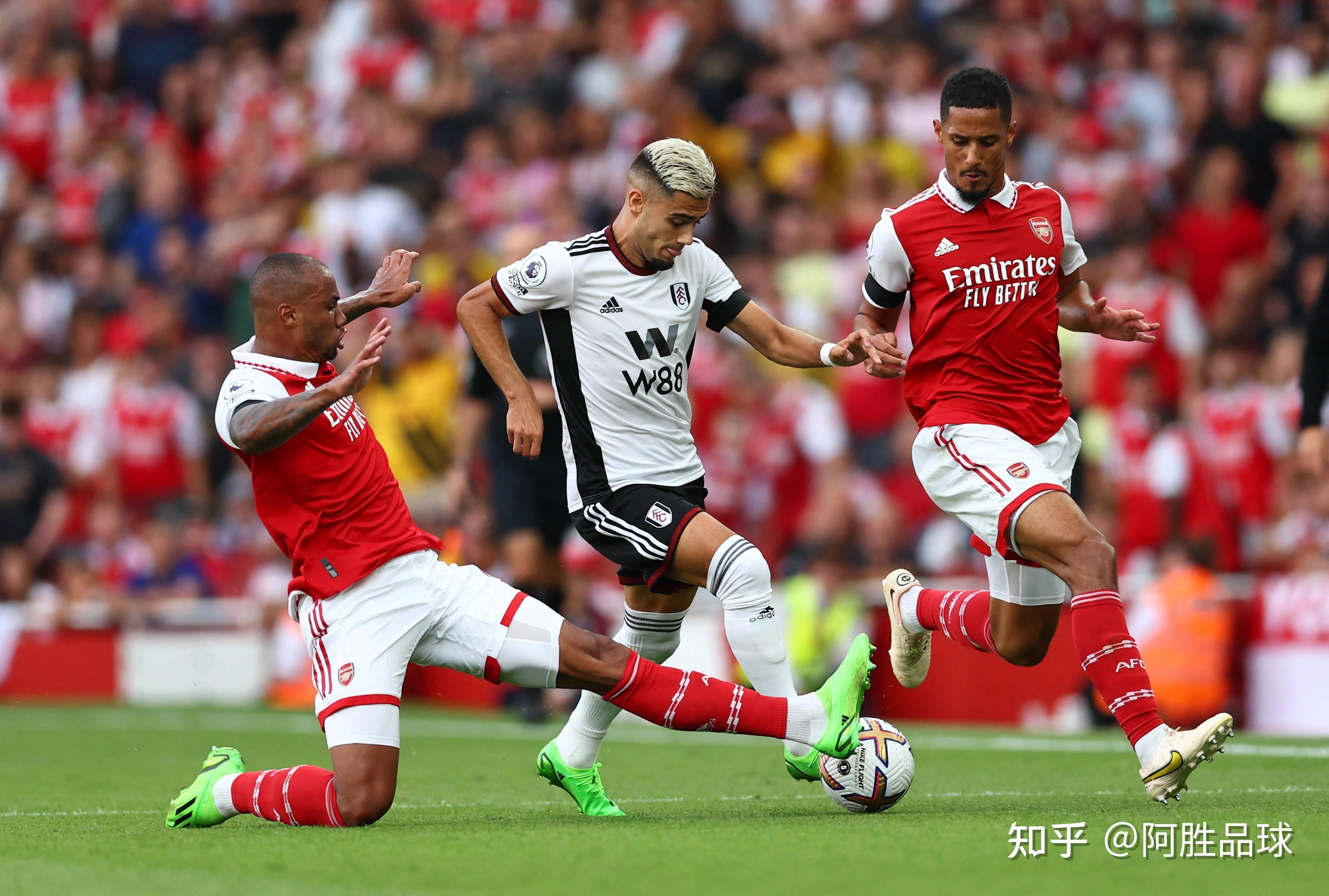 包含世俱杯最新形势:那不勒斯高居榜首,阿森纳强势追赶,冠军归属成迷的词条 包含世俱杯最新形势:那不勒斯高居榜首,阿森纳强势追赶,冠军归属成迷的词条